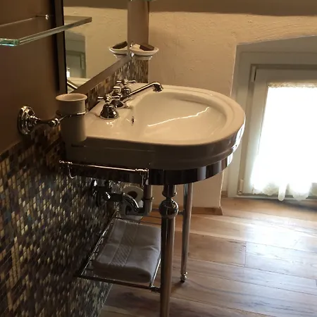 Alojamento de Acomodação e Pequeno-almoço Le Di San Vitale 4*