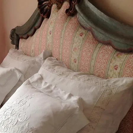 Alojamento de Acomodação e Pequeno-almoço Le Di San Vitale 4*